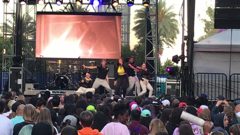 Nia Sioux live at Vidcon